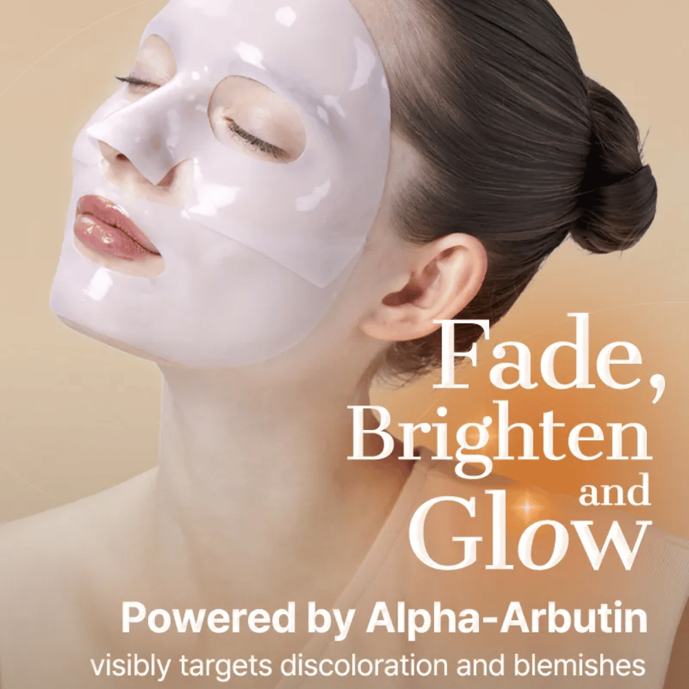 Anwendung der COSRX Alpha-Arbutin Discoloration Care Hydrogel-Maske – Hydrogel sheet mask, das fest sitzt und maximale Wirkung gegen ungleichmäßigen Hautton bietet.