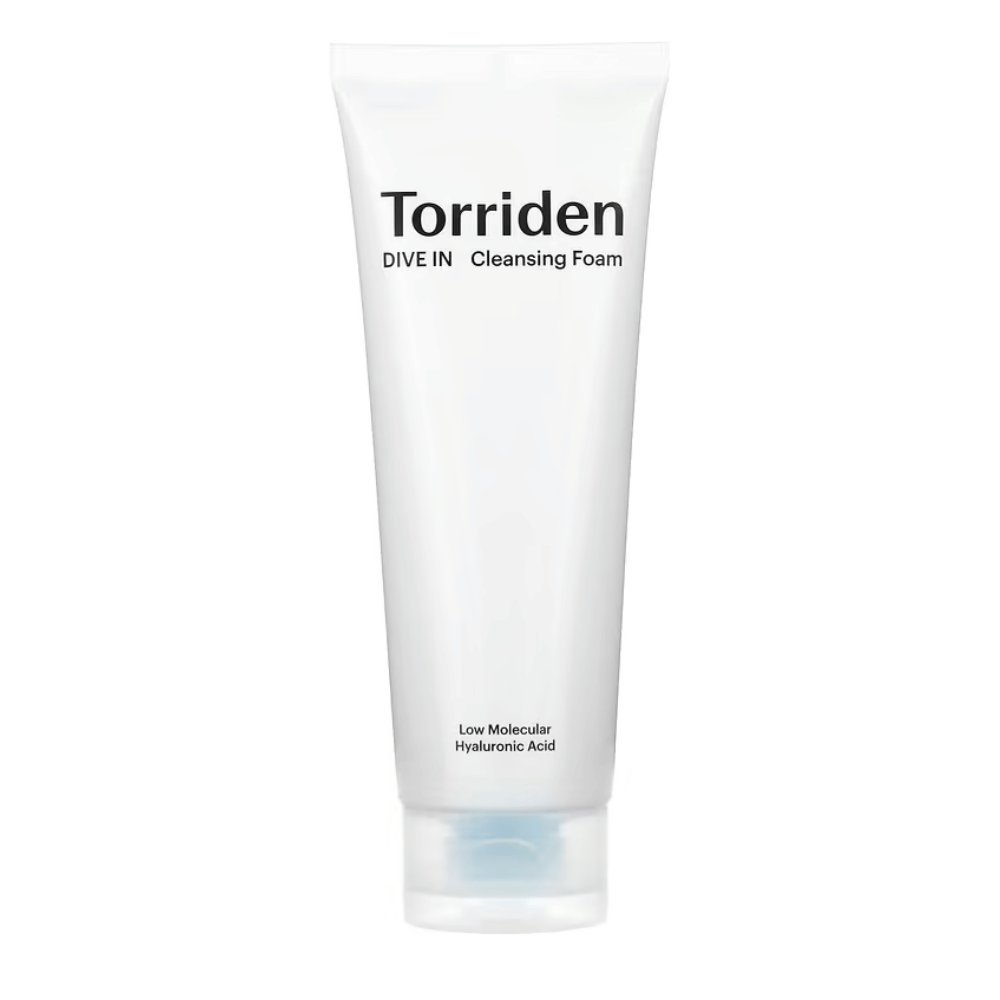 Eine Tube DIVE-IN Low Molecular Hyaluronic Acid Cleansing Foam 150ml von Torriden auf weißem Hintergrund.