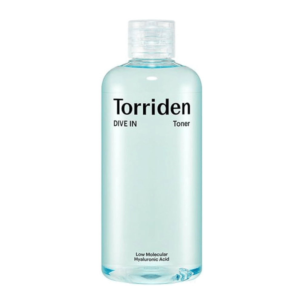 Eine Flasche Torriden DIVE-IN Low Molecule Hyaluronic Acid Toner 300ml, ausgestellt vor einem unberührten weißen Hintergrund.