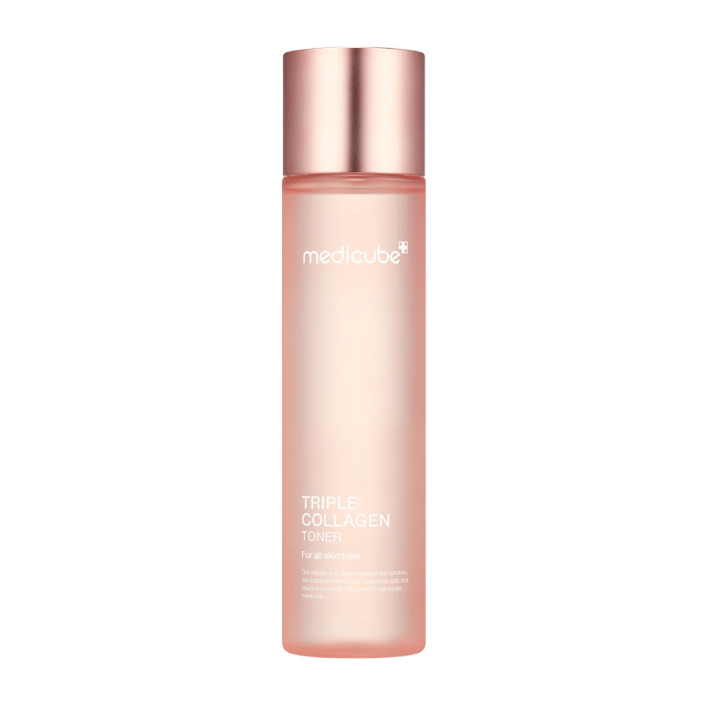 Medicube Triple Collagen Toner 4.0 in rosa Flasche mit roségoldfarbenem Deckel, ein feuchtigkeitsspendendes Tonikum für alle Hauttypen.