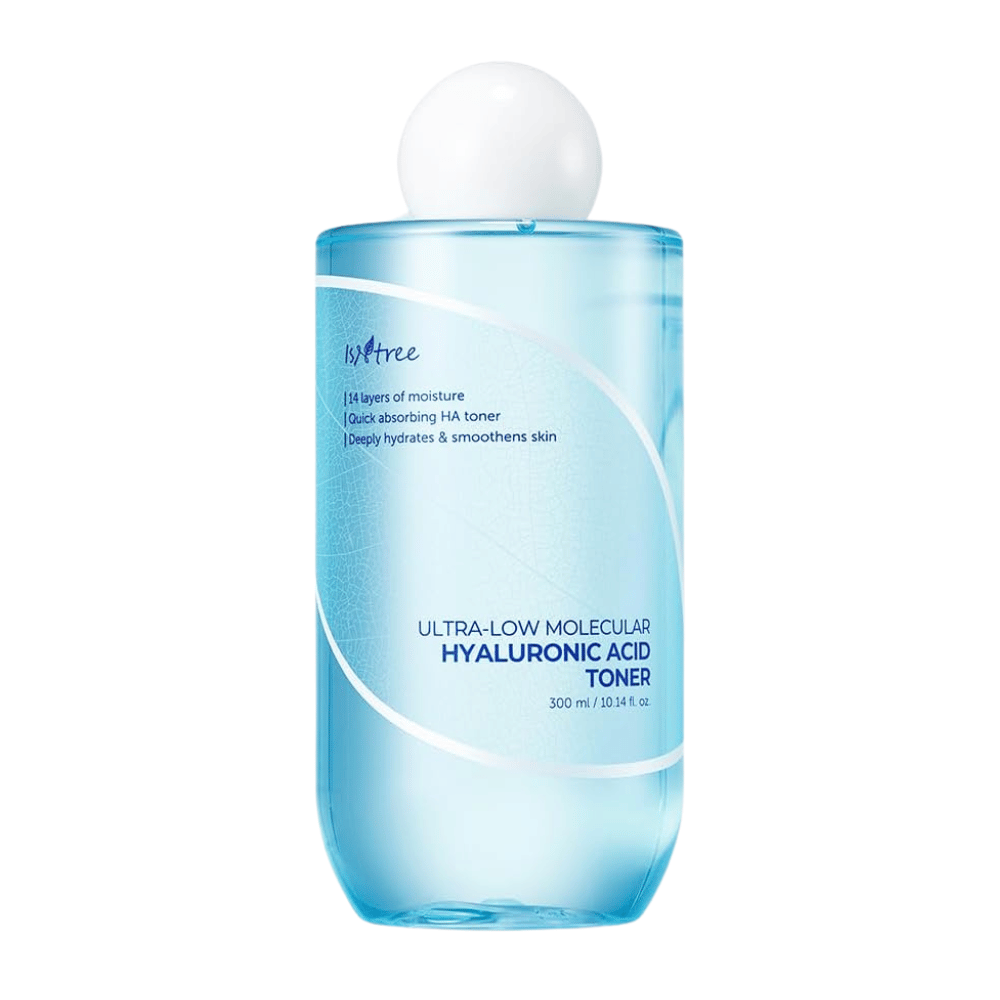 Produktbild von Isntree Ultra-Low Molecular Hyaluronic Acid Toner, 300 ml. Die Flasche ist hellblau mit weißem Text und einem runden weißen Verschluss, entworfen, um feuchtigkeitsspendende und beruhigende Eigenschaften zu signalisieren.