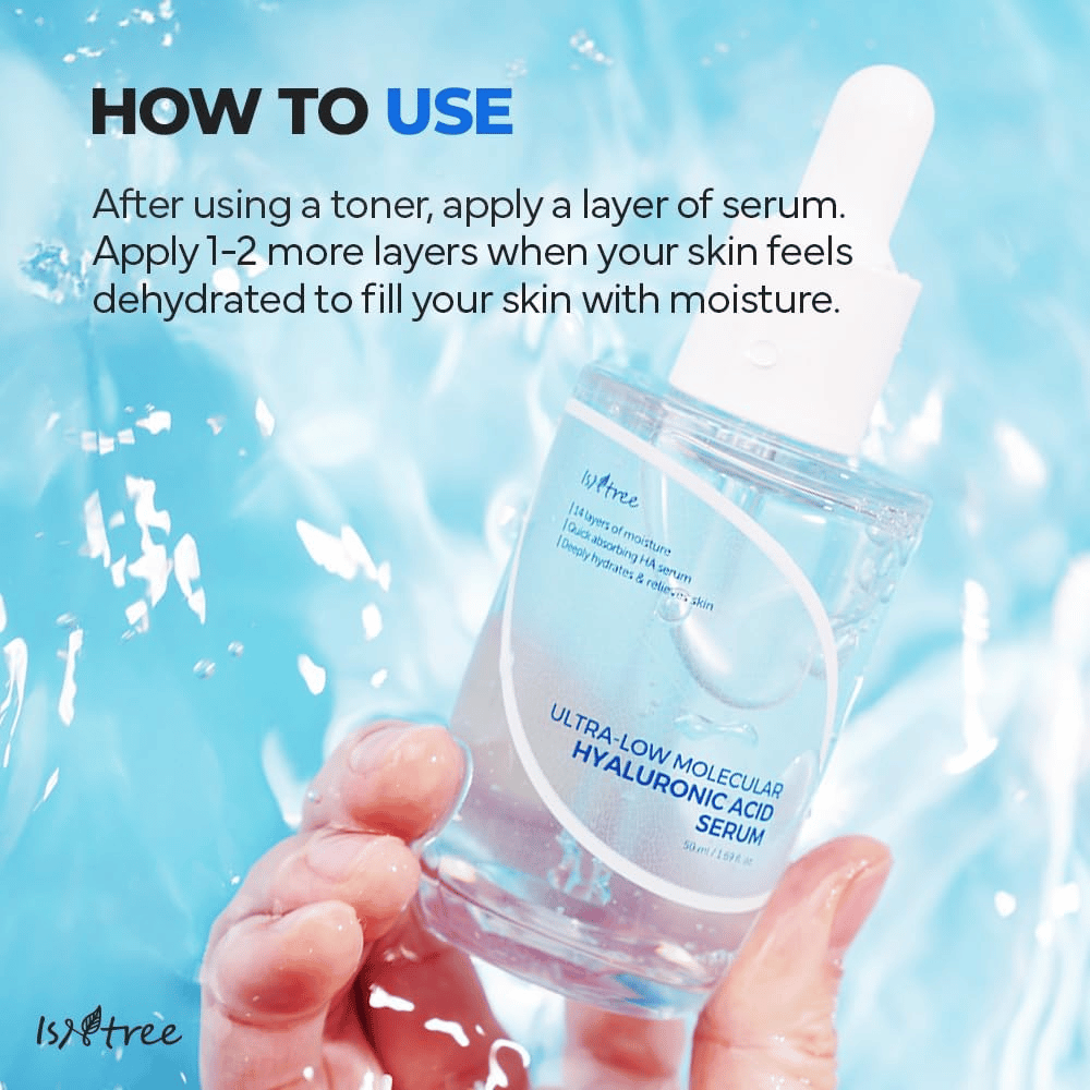 Isntree Ultra-Low Molecular Hyaluronic Acid Serum wird nach dem Toner für intensive Feuchtigkeit aufgetragen, in der Hand mit Wasserspritzern gezeigt, leichtes Serum für trockene und dehydrierte Haut.