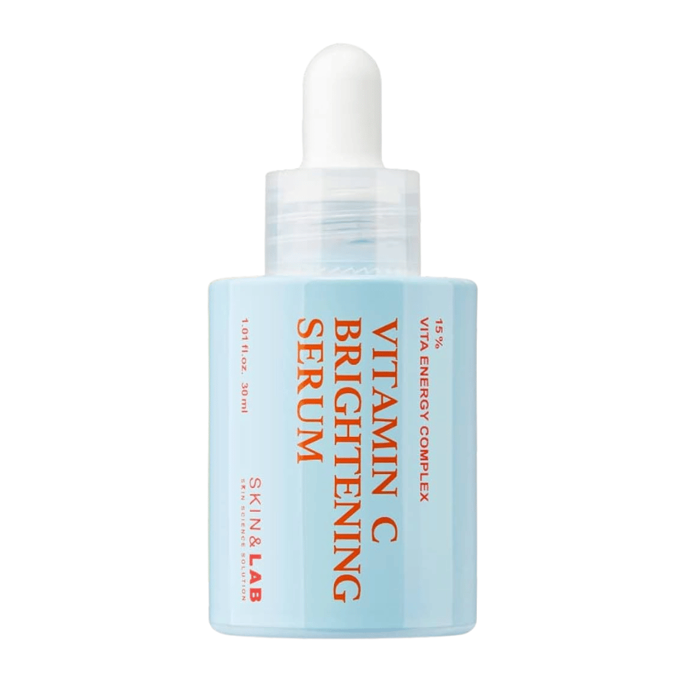Skin&Lab Vitamin C Brightening Serum mit 15% Vita Energy Complex gleicht den Hautton aus und reduziert dunkle Flecken. Es spendet Feuchtigkeit, verleiht der Haut Glanz und verbessert die Textur, was es perfekt für einen strahlenden und gesunden Look macht.