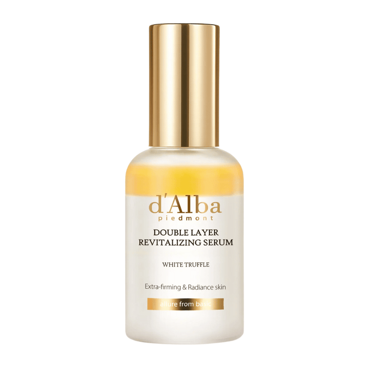 Frilagd bild av d'Alba Double Layer Revitalizing Serum White Truffle i glasflaska med gul topp och guldkork, hudvårdsserum för spänst och lyster.