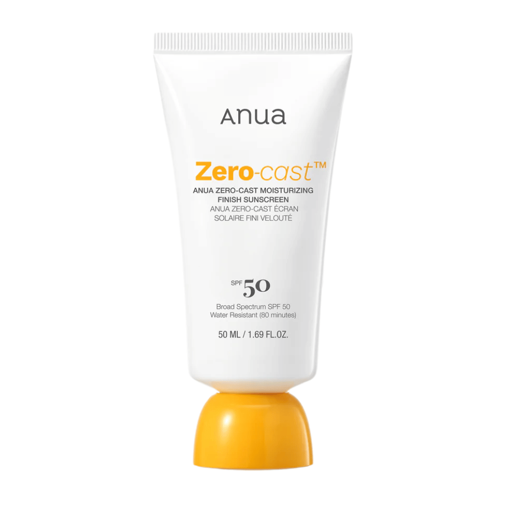 Produktbild auf ANUA Zero-Cast Moisturizing Finish Sunscreen SPF 50 in einer weißen Tube mit orangefarbenem Verschluss, 50 ml. Eine leichte Sonnencreme ohne weißen Schleier, wasserfest bis zu 80 Minuten.