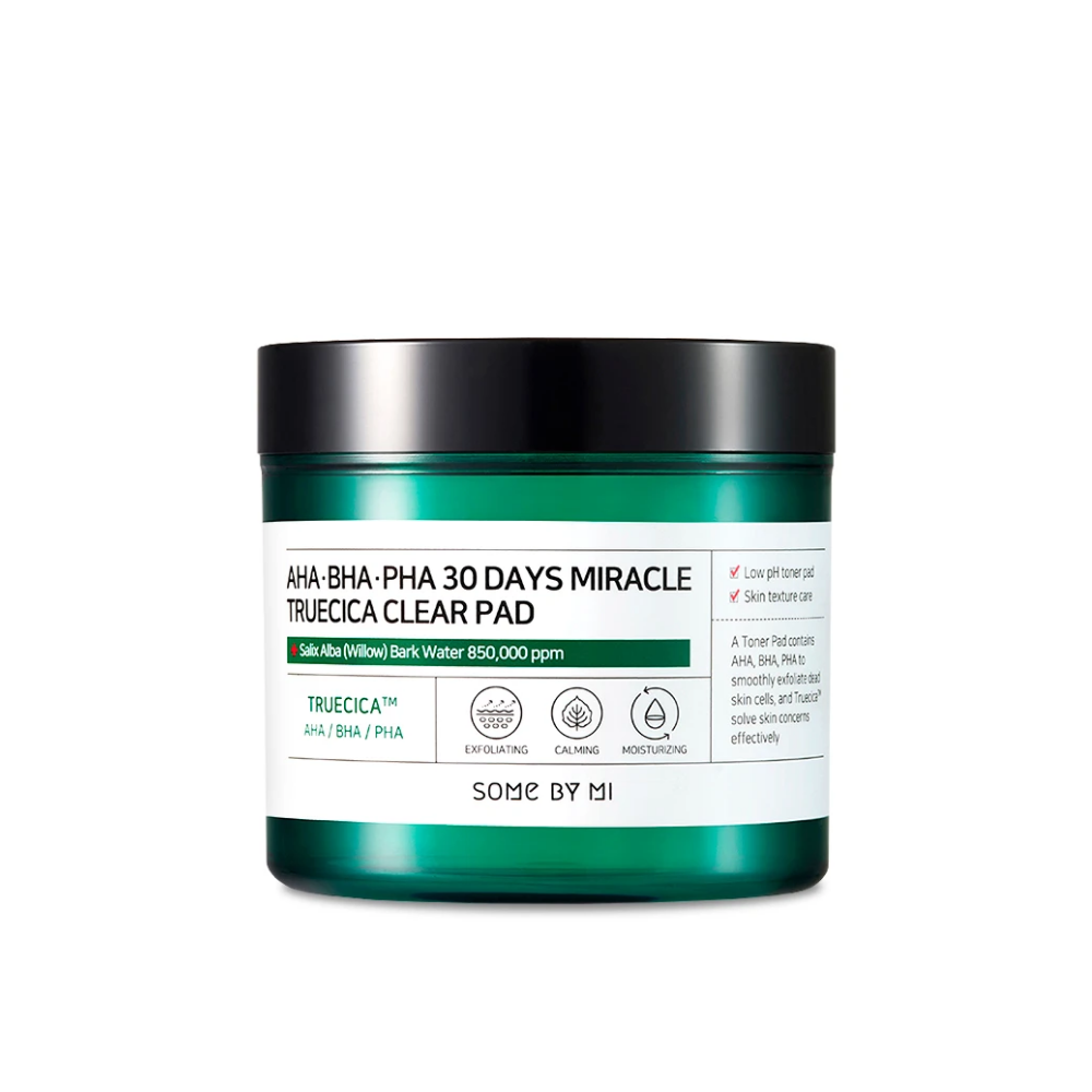 Ein weißer Behälter mit grünem Deckel, gefüllt mit Some By Mi's AHA, BHA, PHA 30 Days Miracle Truecica Clear Pad 70 St zur Bekämpfung von Akneausbrüchen.