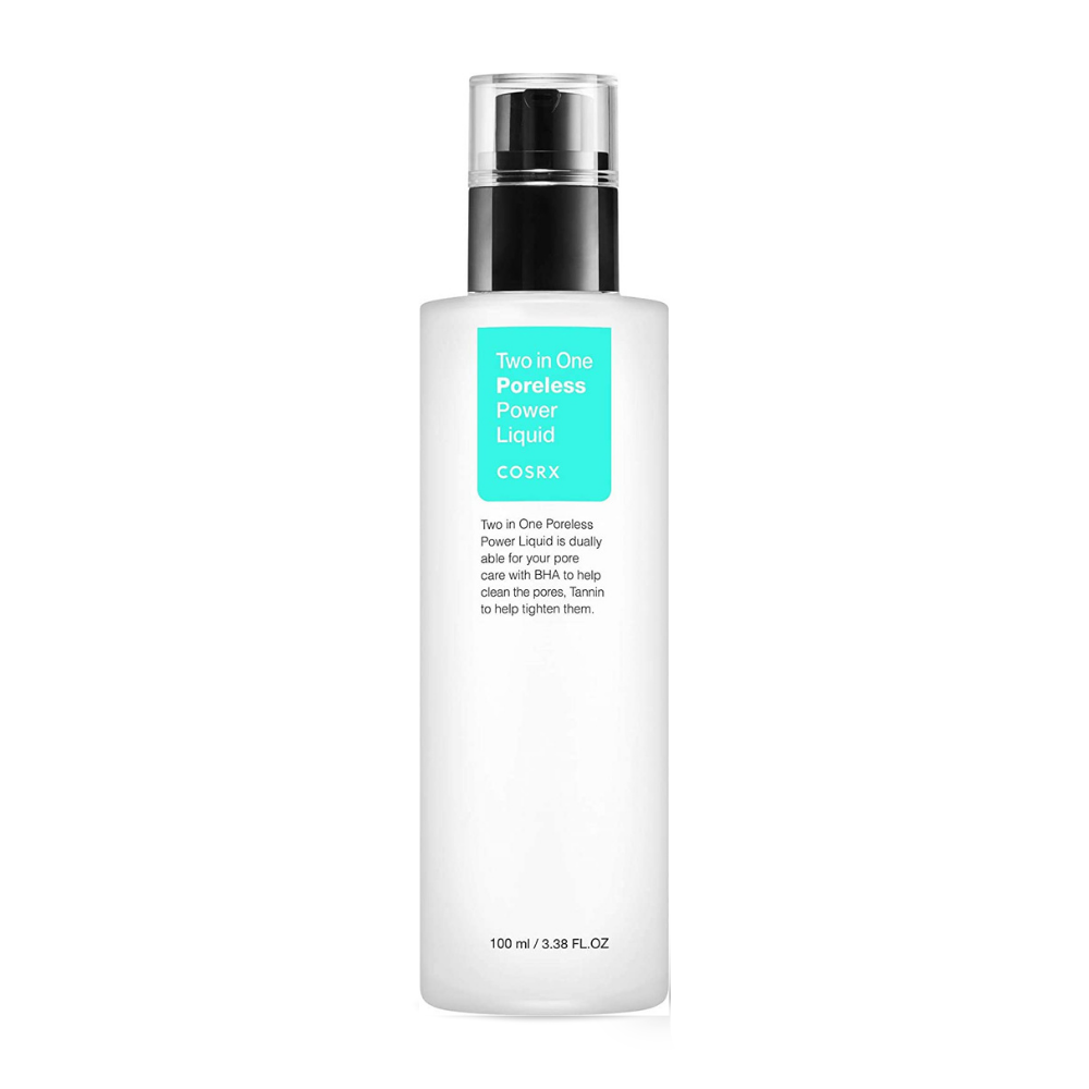 Eine Flasche COSRX Two In One Poreless Power Liquid 100ml, entworfen für fettige Haut, wird auf einem weißen Hintergrund gezeigt.