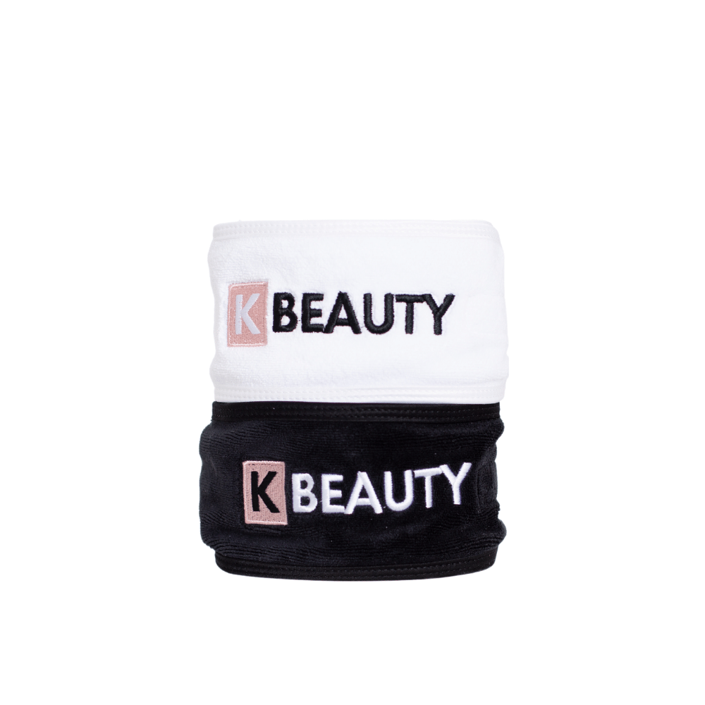 Zwei schwarz-weiße K-Beauty Make-up-Stirnbänder mit dem Wort Schönheit.