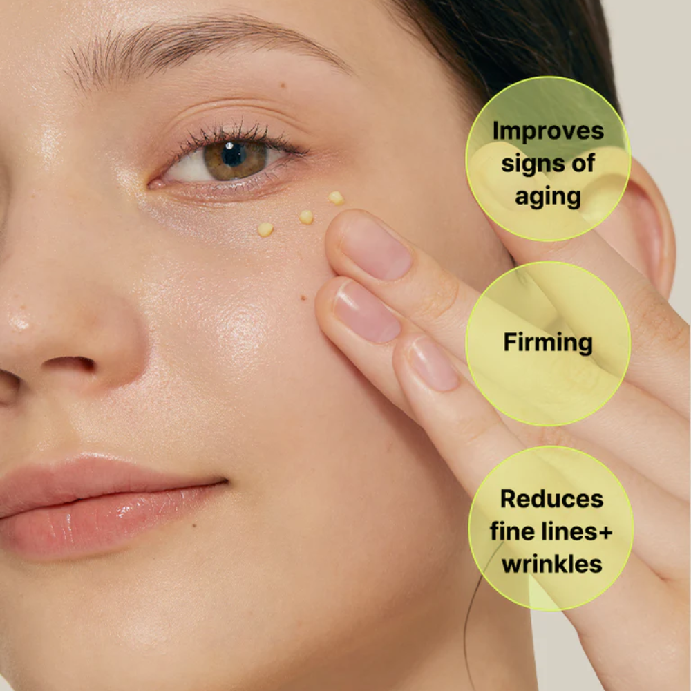 Das Gesicht einer Frau mit sichtbaren Falten, die Anzeichen von Alterung und verminderter Elastizität zeigen, mit Hilfe von COSRX Retinol 0.1 Cream 20ml.